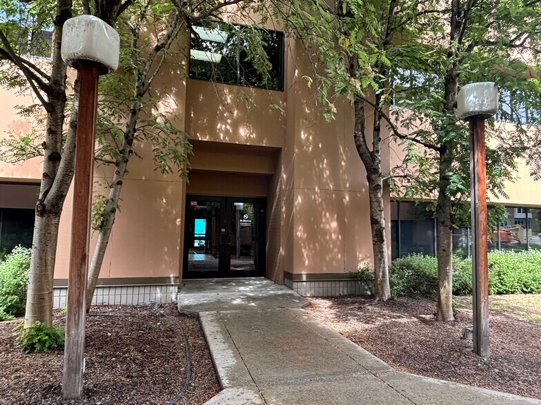 More Photos Of 3900 Arctic Blvd, Anchorage Office For Sale