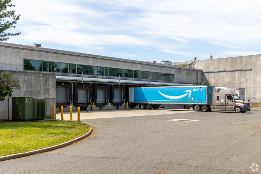 More Photos Of 225 Phillips Blvd, Ewing Flex For Sale