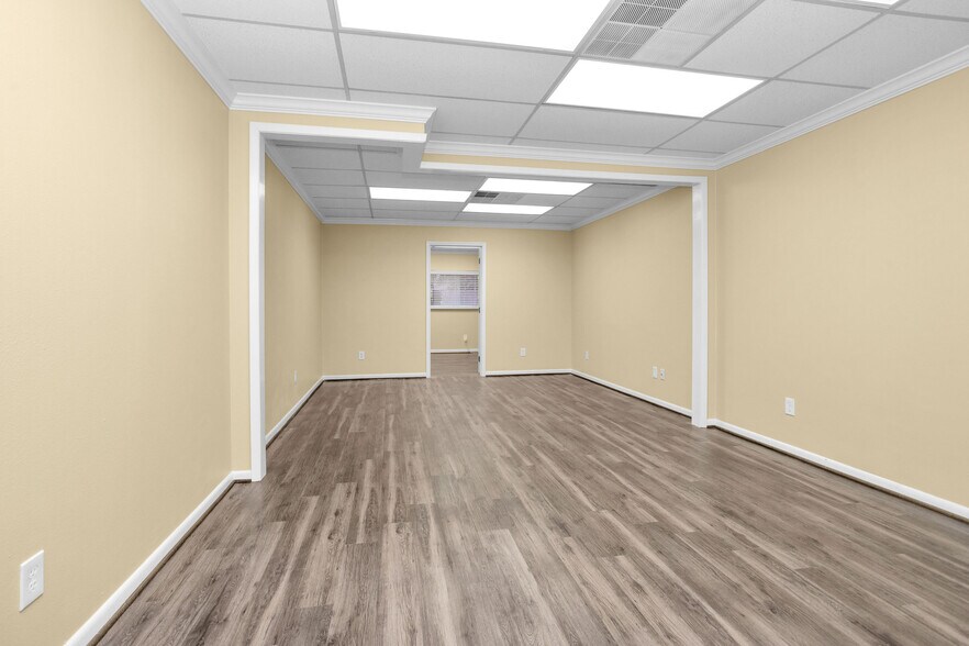 More Photos Of 3421 W Davis St, Conroe Medical For Lease