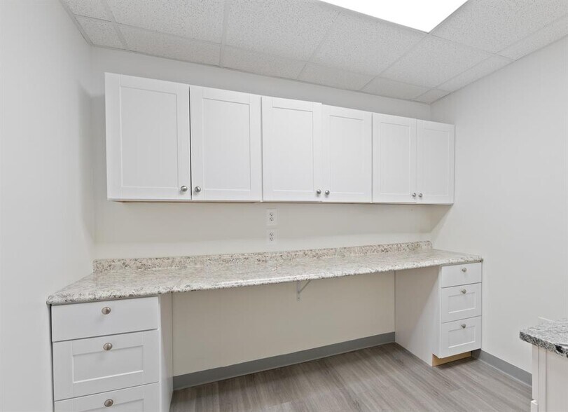 More Photos Of 430-432 Broadway, Bayonne Storefront For Lease