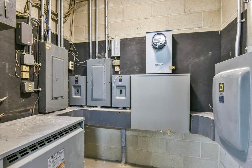 More Photos Of 88 Danielson Pike, Foster Manufacturing For Lease