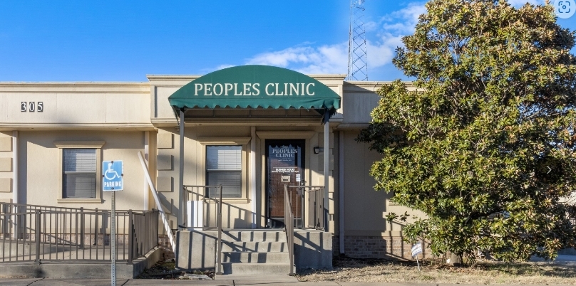 Primary Photo Of 305 Dover Rd, Clarksville Medical For Sale