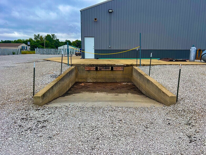 More Photos Of 410 Broadway Ave, South Roxana Office For Lease