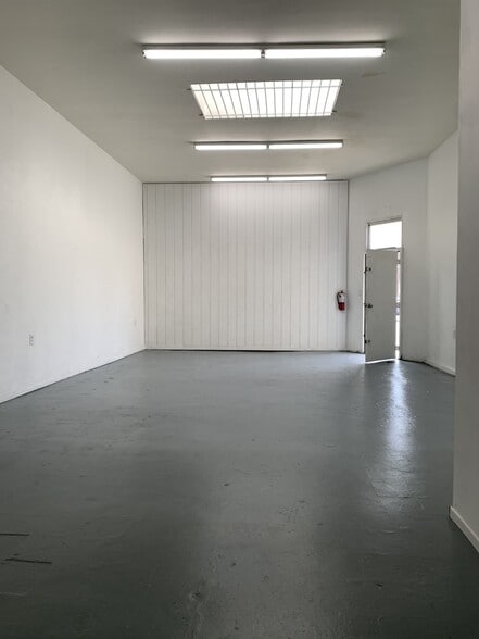 More Photos Of 3927-3931 W Jefferson Blvd, Los Angeles Flex For Lease
