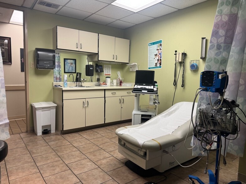 More Photos Of 801 Corpus Christi St, Laredo Medical For Sale