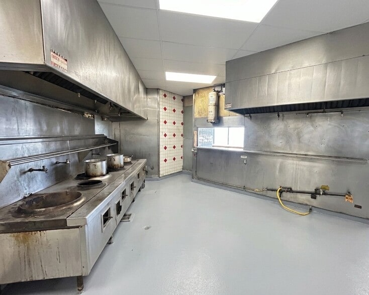 More Photos Of 701-715 Lincoln Blvd, Venice Unknown For Lease