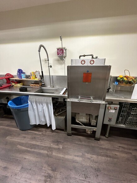 More Photos Of 101 W Clinton Ave, Fresno Specialty For Sale