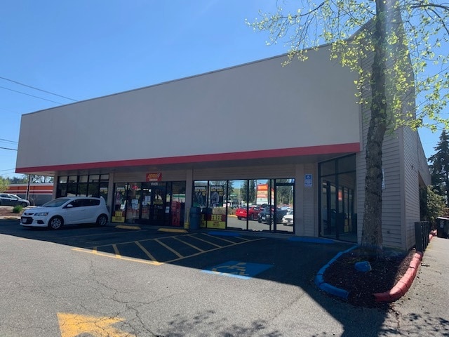 More Photos Of 17401 SE McLoughlin Blvd, Milwaukie Freestanding For Lease
