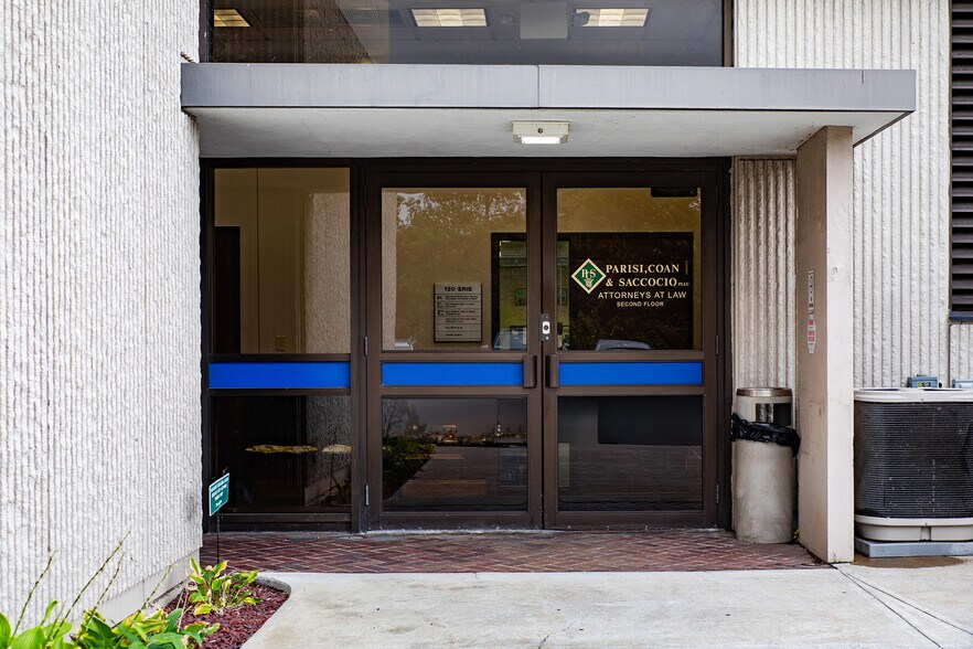 More Photos Of 120 Erie Blvd, Schenectady Bank For Lease