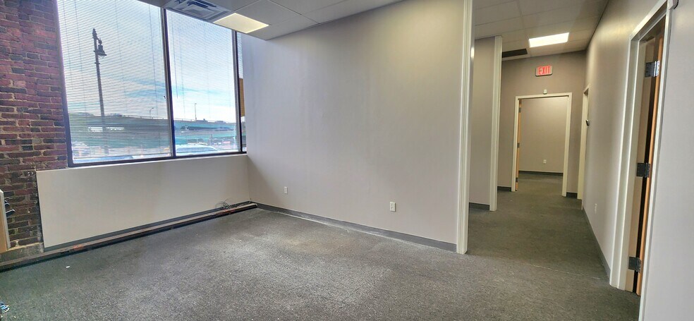 More Photos Of 464 Bremen St, East Boston Freestanding For Lease