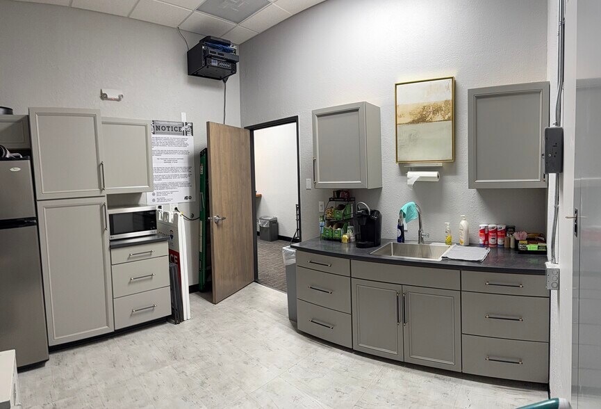 More Photos Of 15932 Jackson Creek Pky, Monument Storefront Retail Office For Lease