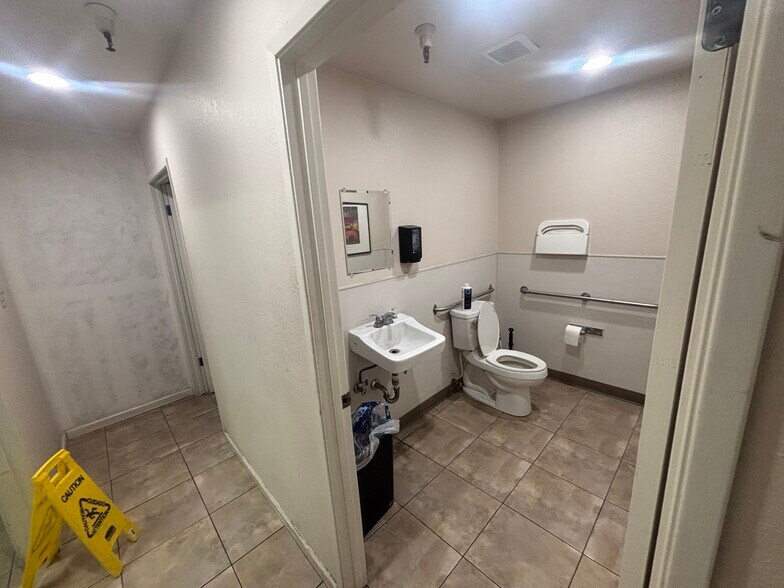 More Photos Of 6917 Mccomber St, Sacramento Warehouse For Sale