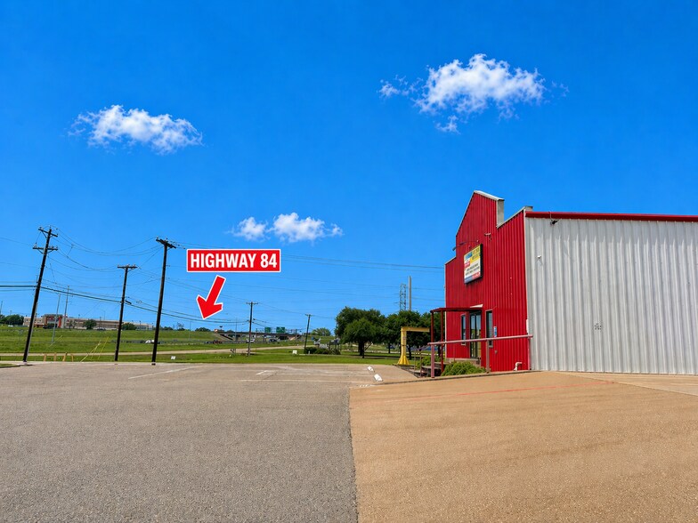 More Photos Of 5900 Franklin Ave, Waco Manufacturing For Lease