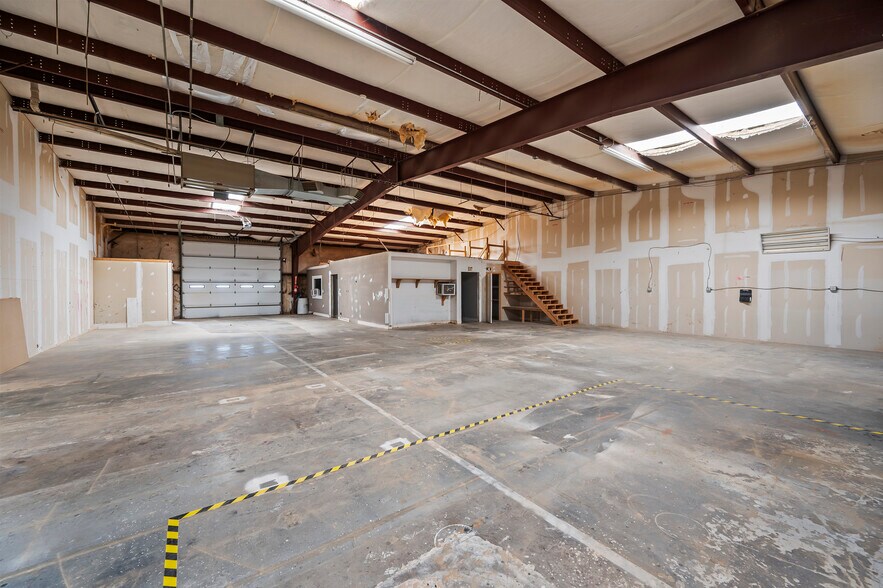 More Photos Of 10490 N NC Highway 150, Clemmons Flex For Sale