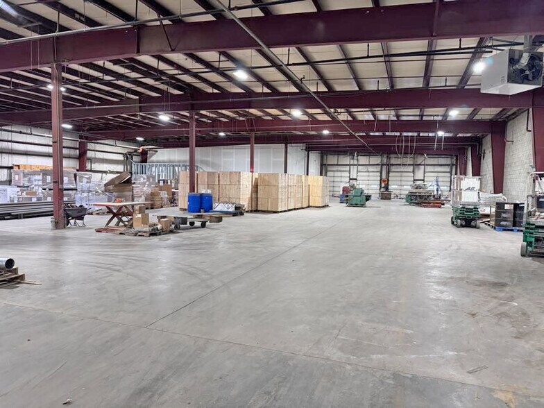 More Photos Of 292 Burnham Intervale rd, Hopkinton Distribution For Lease