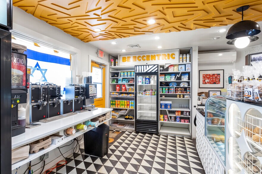 More Photos Of 25 West Neck Rd, Shelter Island Freestanding For Sale