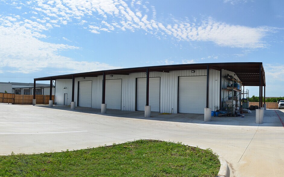 More Photos Of 13085 Harmon Rd, Fort Worth Industrial For Sale