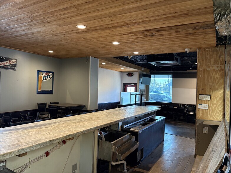 More Photos Of 1000 W Main St, Tomball Restaurant For Lease