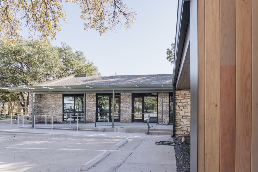 More Photos Of 4701 W Gate Blvd, Austin Unknown For Lease