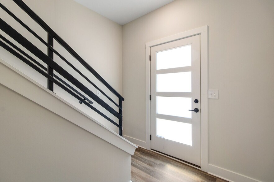 More Photos Of 160 Excell Rd, Clarksville Apartments For Sale