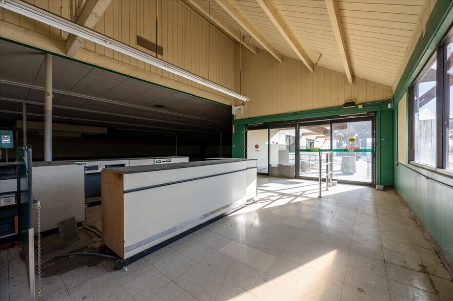 More Photos Of 147 W Shaw Ave, Clovis General Retail For Sale