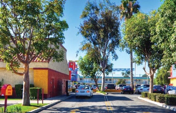 More Photos Of 11601 Carson St, Lakewood Fast Food For Lease