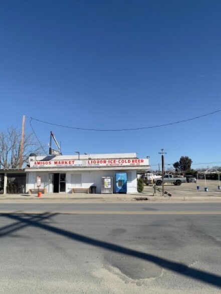 Primary Photo Of 230 Front St, Earlimart Convenience Store For Sale