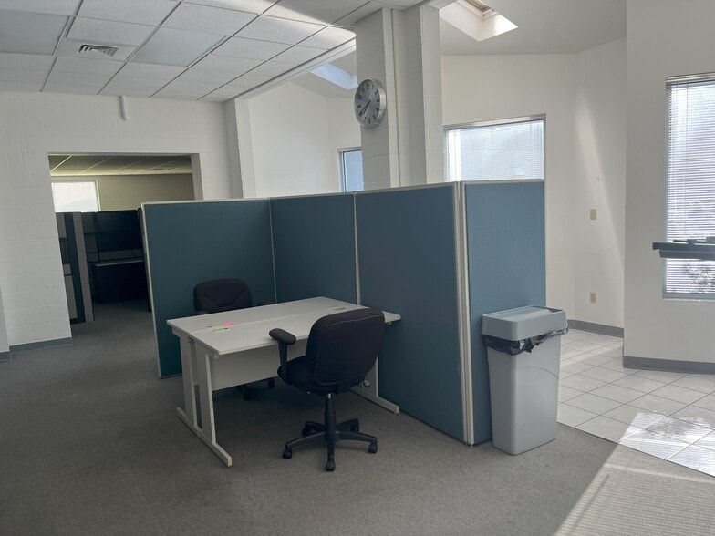 More Photos Of 2345 Bernville Rd, Reading Office For Lease