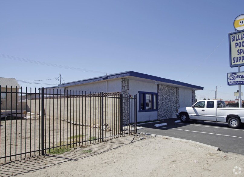 More Photos Of 42347 Sierra Hwy, Lancaster Industrial For Lease