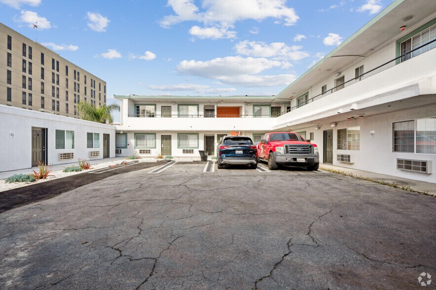 More Photos Of 2025 W 3rd St, Los Angeles Hotel For Lease