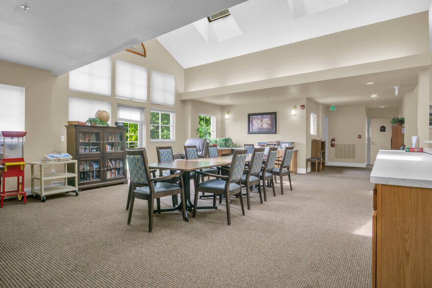 More Photos Of 4107 Central Ave, Kearney Assisted Living For Sale