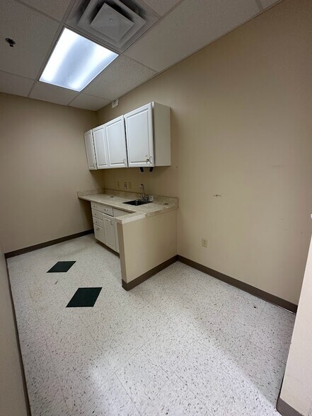 More Photos Of 323 Falls Dr NW, Abingdon Office For Sale