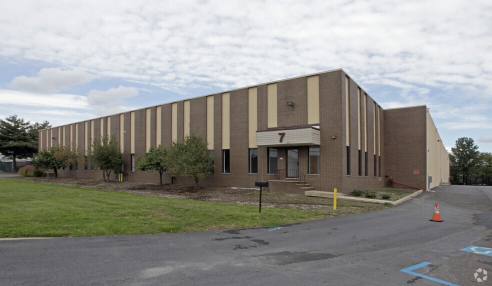 Primary Photo Of 7 Parkway Pl, Edison Warehouse For Lease