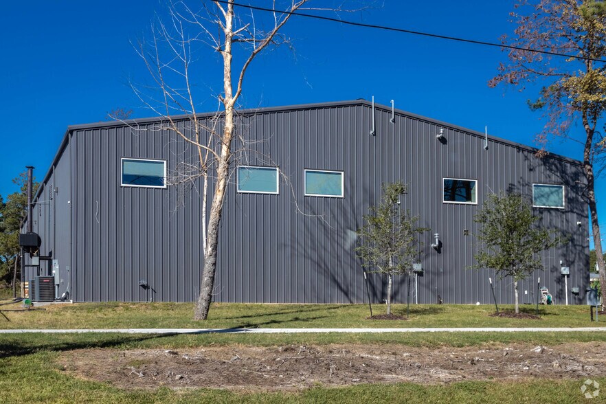 More Photos Of 1014 Lizzie Ln, Tomball Warehouse For Lease