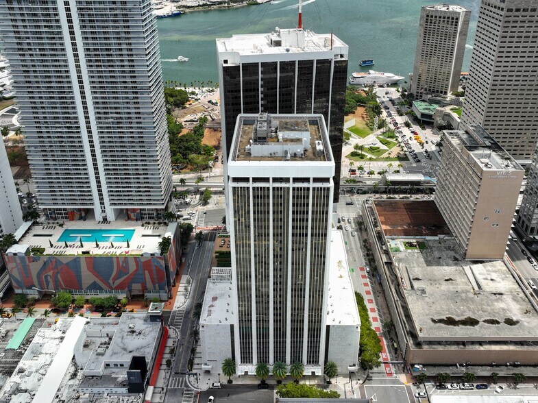 More Photos Of 1 SE 3rd Ave, Miami Office For Lease