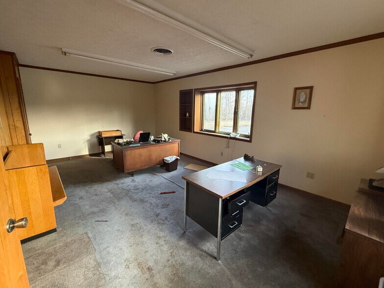 More Photos Of 4348 S Laurel Rd, London Office For Sale
