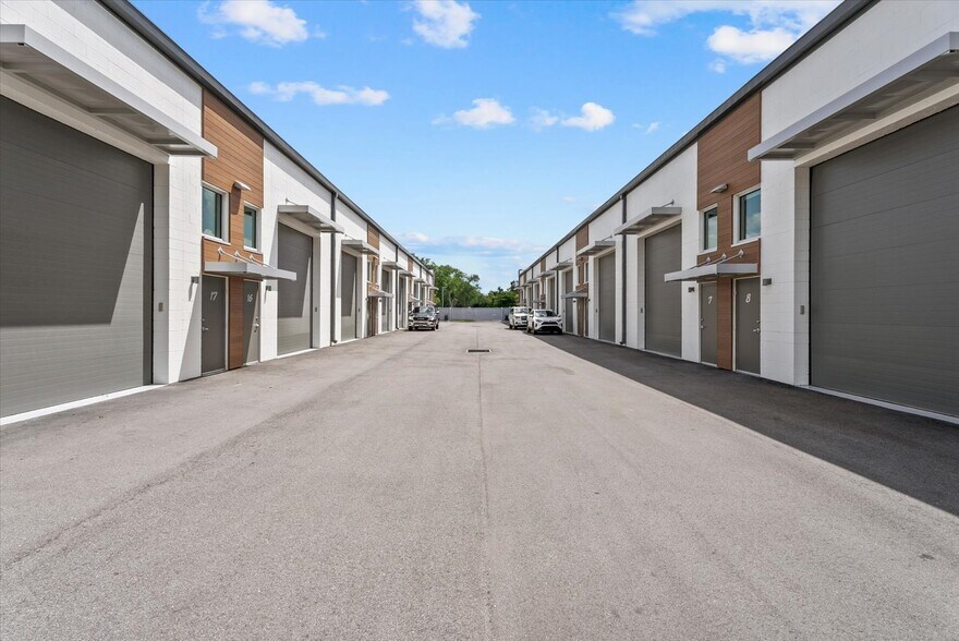 More Photos Of 6566 Palmer Park Cir, Sarasota Self Storage For Sale