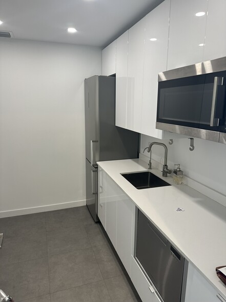 More Photos Of 4770 Biscayne Blvd, Miami Office For Sale