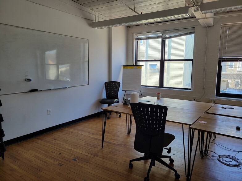 More Photos Of 90 Hamilton St, Cambridge Office For Sale