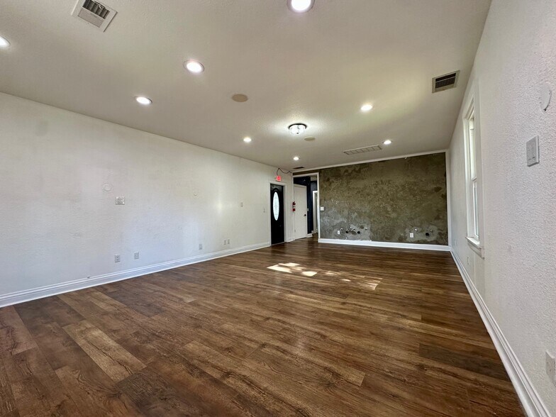 More Photos Of 348-350 Cernon St, Vacaville General Retail For Lease