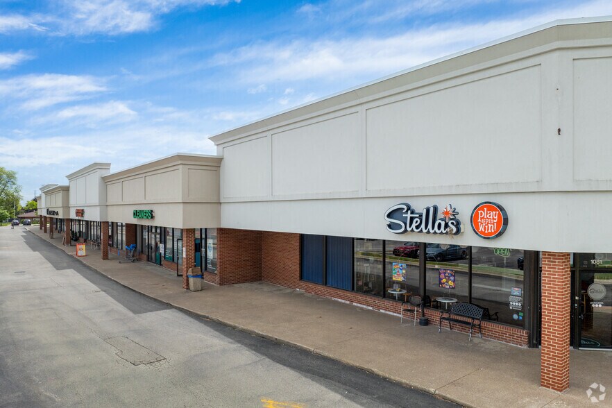 More Photos Of 1041-1073 Lake Cook Rd, Wheeling Storefront For Lease