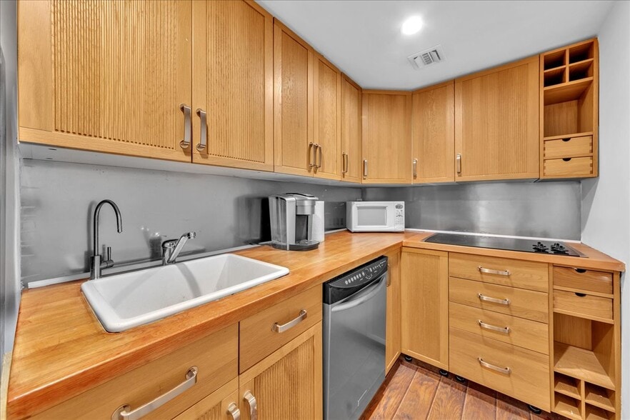 More Photos Of 500 NE 25th St, Pompano Beach Flex For Lease