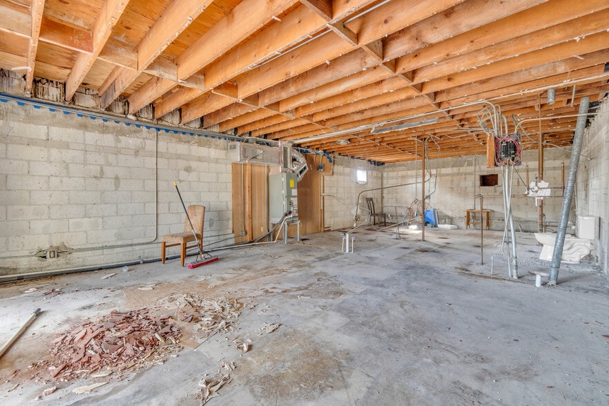 More Photos Of 1083 SE 17th St, Fort Lauderdale Convenience Store For Sale