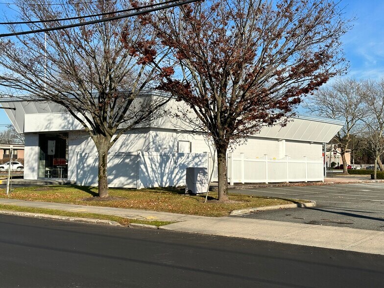 More Photos Of 3850 Veterans Memorial Hwy, Bohemia Fast Food For Lease
