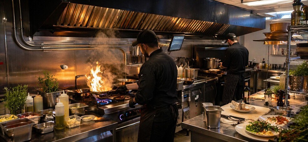 More Photos Of 53 Woods Ln, Killington Hotel For Lease