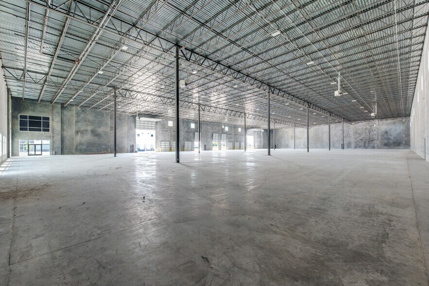 More Photos Of 1405 Cedar Port Park, Baytown Distribution For Lease