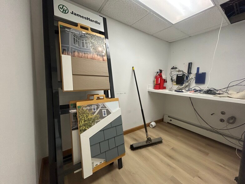 More Photos Of 5425 Enterprise Blvd, Bethel Park Warehouse For Lease