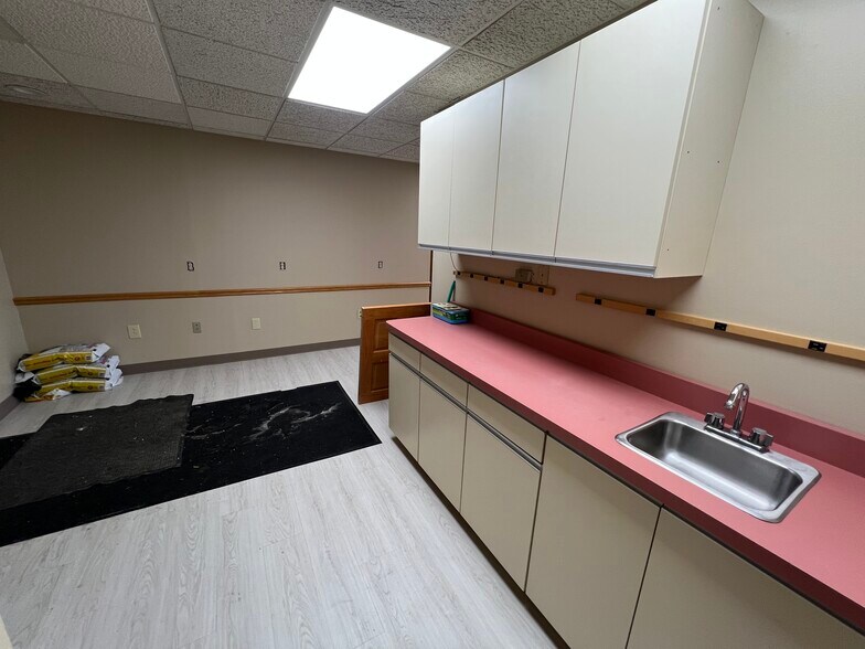 More Photos Of 155 Mount Pleasant Rd, West Newton Medical For Lease