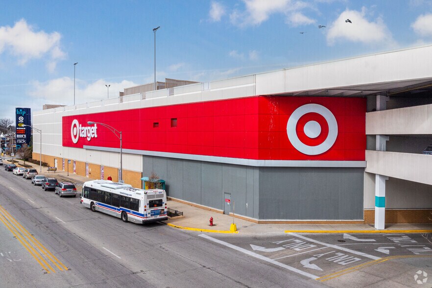 More Photos Of 4104 N Harlem Ave, Norridge Unknown For Lease