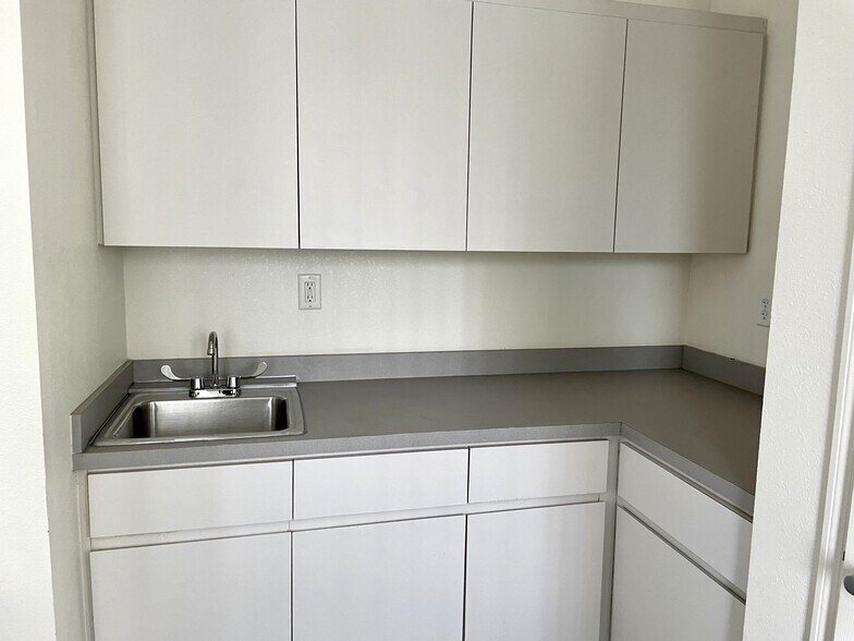 More Photos Of 4738 Grand Blvd, New Port Richey Medical For Lease